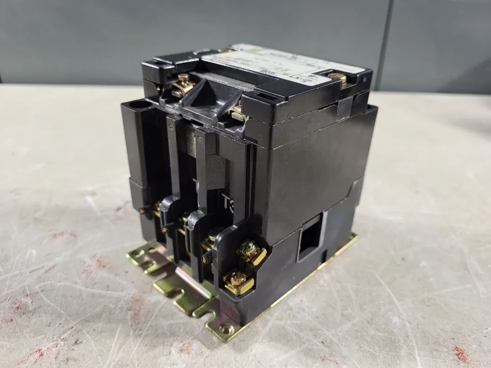 27 Amp, 3 Pole, 1 NO, 110/120 VAC Coil Contactor 8502SC02S voor Wintergebruik
