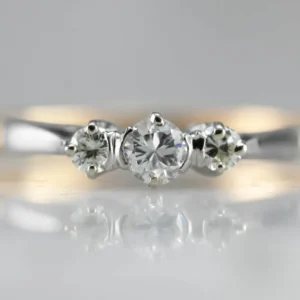 Klassiek Era Two Tone Diamond Engagement Ring
