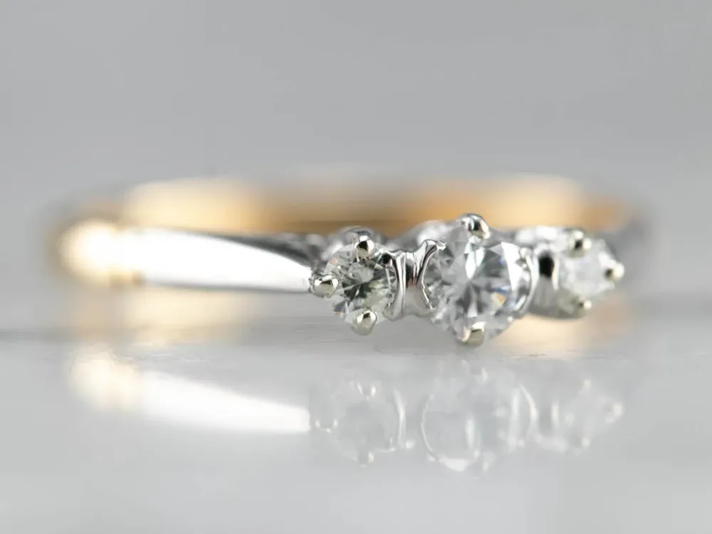 Klassiek Era Two Tone Diamond Engagement Ring