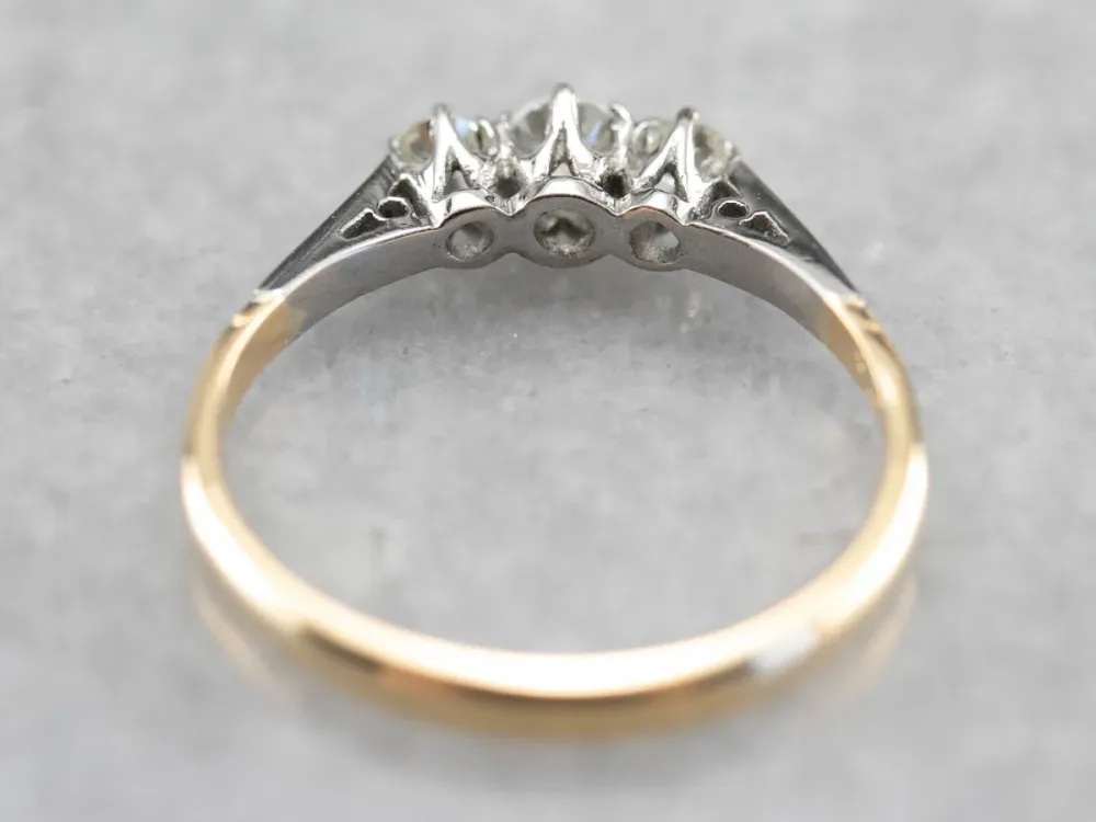 Klassiek Era Two Tone Diamond Engagement Ring