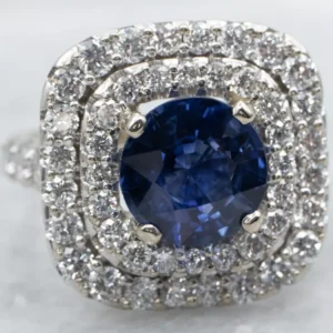 Modern Sapphire and Dubbel Halo Diamond Engagement Ring