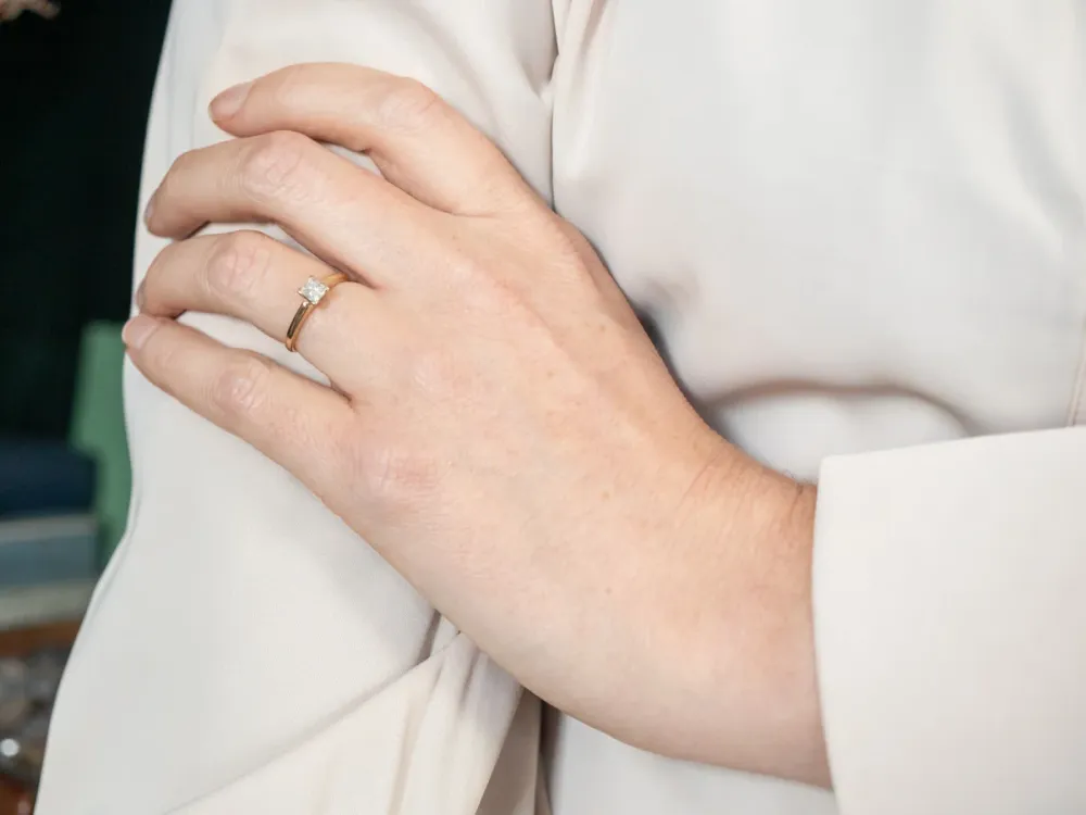 Veerpootlager Two Tone Princess Cut Diamond Solitaire Engagement Ring