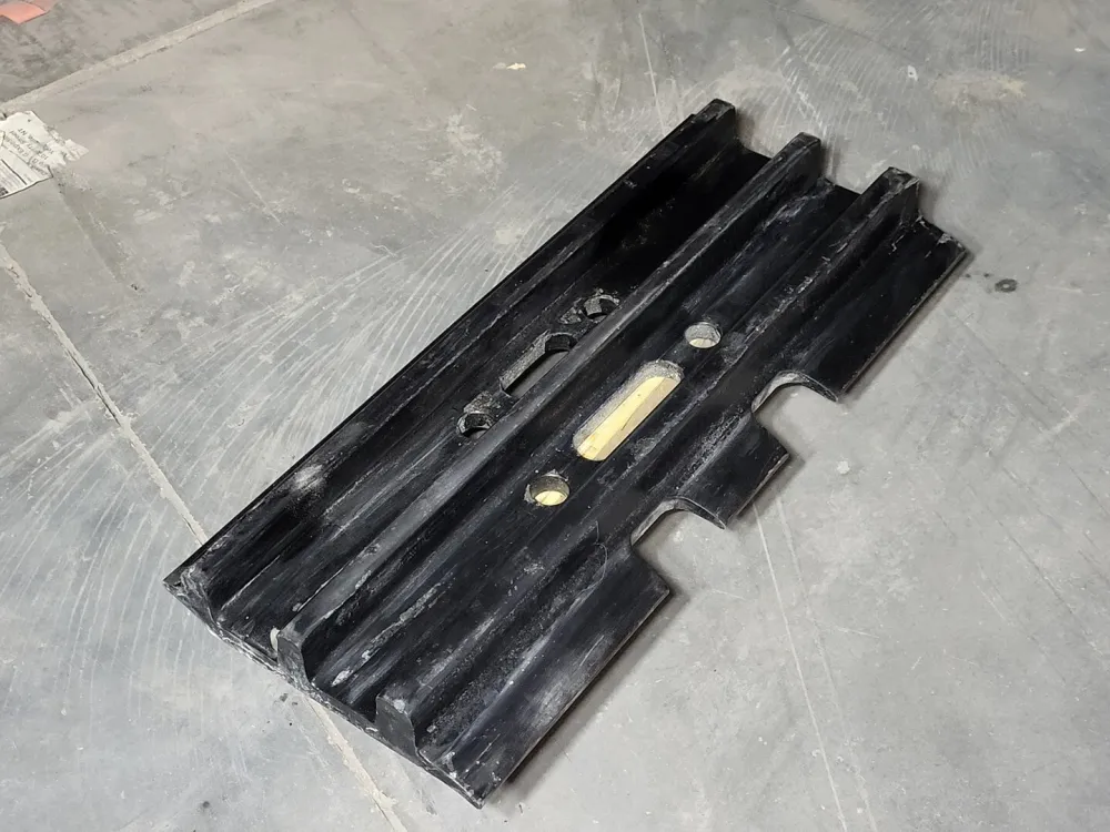 Track Shoe 4409426