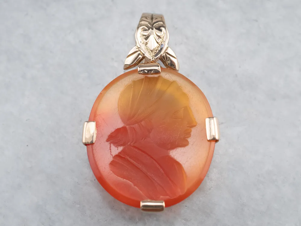 Carnelian Intaglio Verguld Pendant