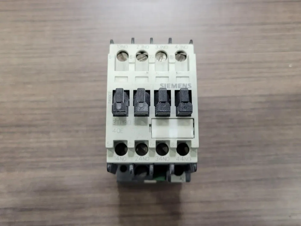 16 Amp, 4 Pole, 1NO, 110/120 VAC Coil Contactor 3TH3040-0AK6