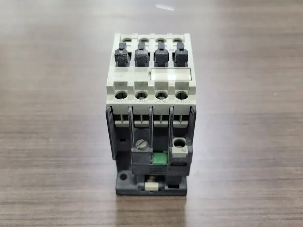 16 Amp, 4 Pole, 1NO, 110/120 VAC Coil Contactor 3TH3040-0AK6