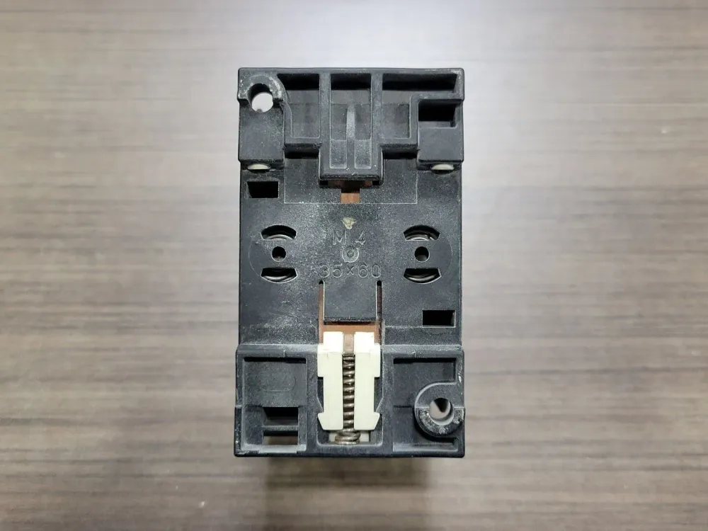 16 Amp, 4 Pole, 1NO, 110/120 VAC Coil Contactor 3TH3040-0AK6