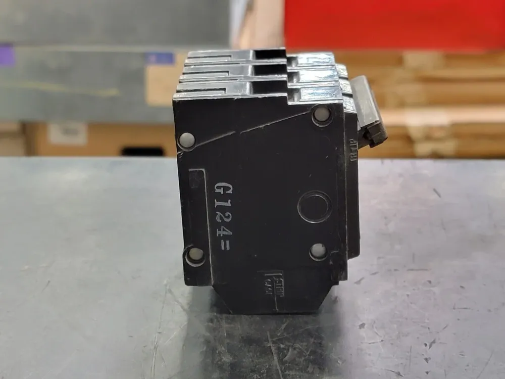 Lithium Accu 30 Amp, 3 Pole, 240 volts Circuit Breaker THQL330