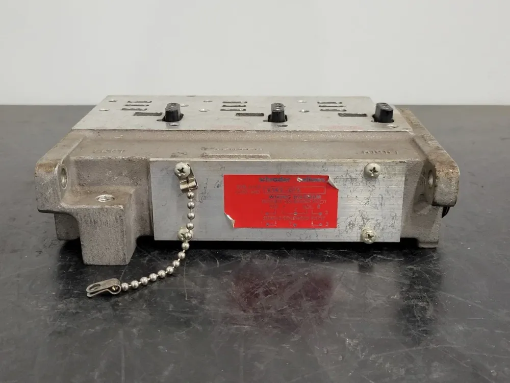 Three-Station Plug- Manifold Assembly K142-076