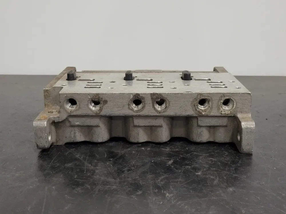 Three-Station Plug- Manifold Assembly K142-076