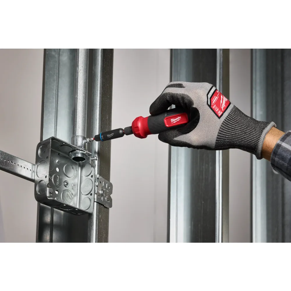 Milwaukee Tools 8--1 Multi-Bit & Nut Driver W/ SHOCKWAVE Impact Duty™ Bits & Nut Drivers