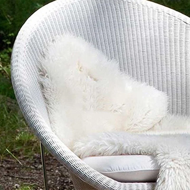 Rattan Chair41.3" L x 33.4" W x 14.4" H Arms Included Chair Light