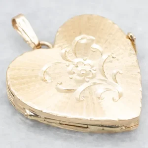 Van vroeger Three-Panel Heart Shaped Locket