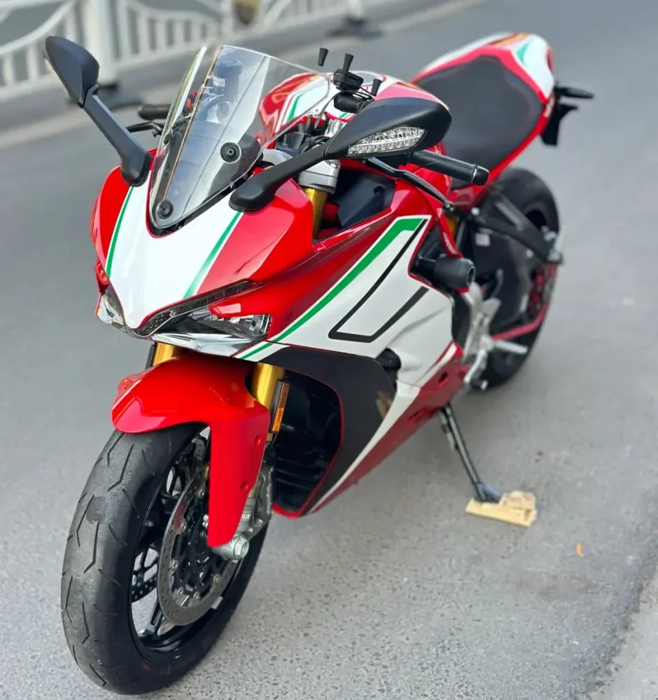 Amotopart 2017-2022 Ducati SuperSport 939 / 939S White Red Fairing Kit