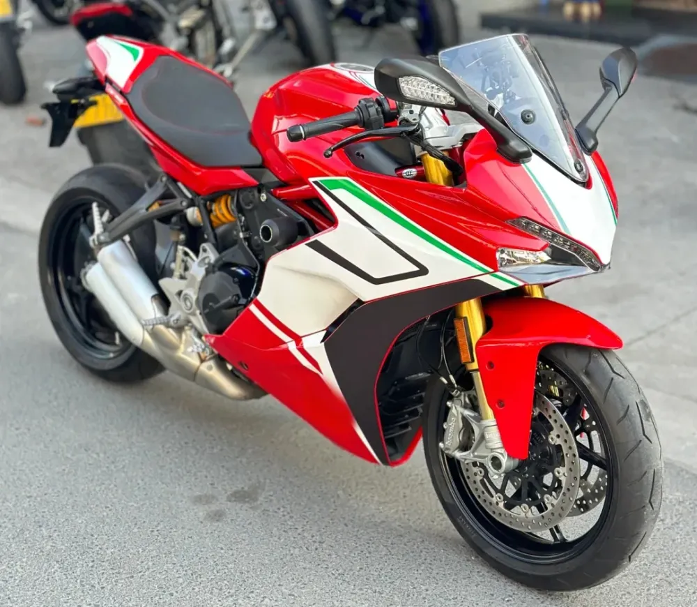 Amotopart 2017-2022 Ducati SuperSport 939 / 939S White Red Fairing Kit