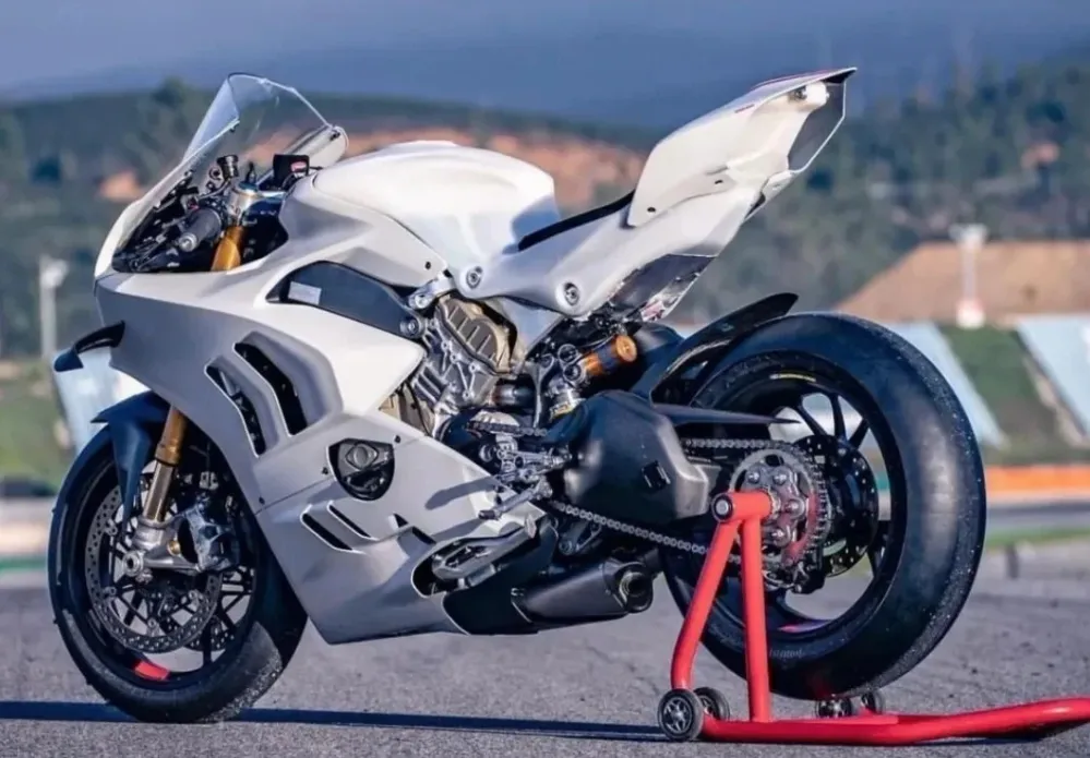 Amotopart Ducati 22-24 Panigale V4 V4S Black White Fairing Kit