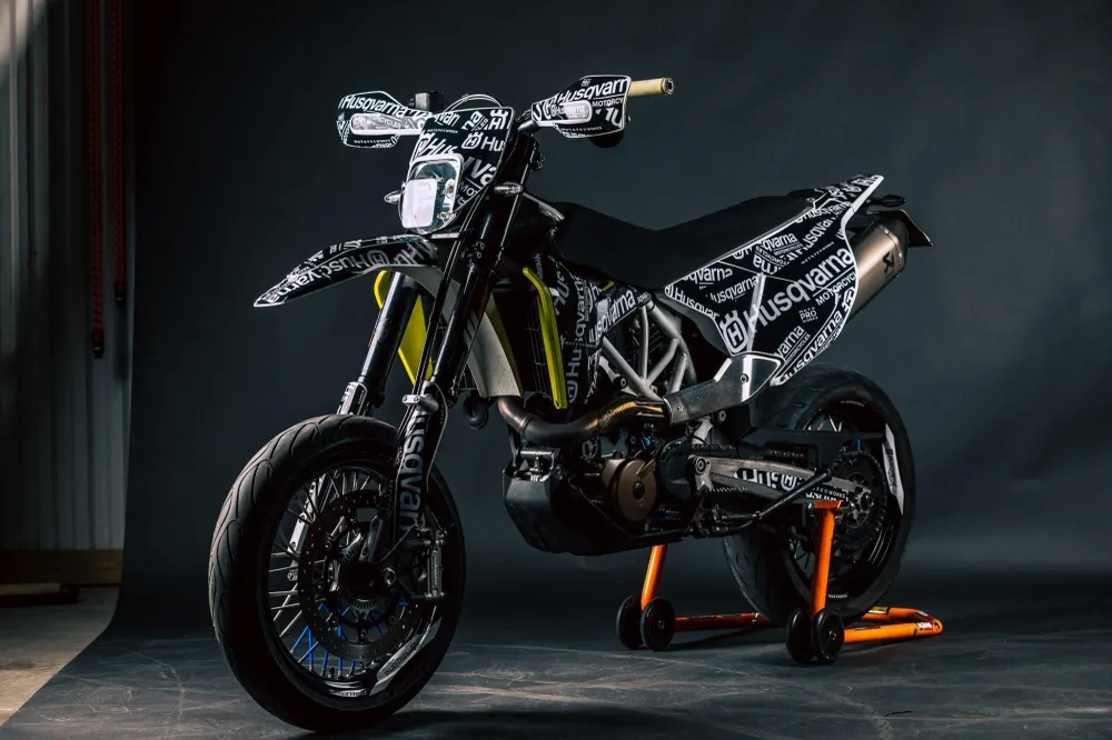 Husqvarna 701 GRAPHICS - "Prototype" (Zwart)