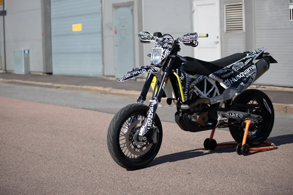 Husqvarna 701 GRAPHICS - "Prototype" (Zwart)