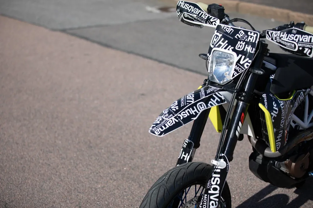 Husqvarna 701 GRAPHICS - "Prototype" (Zwart)
