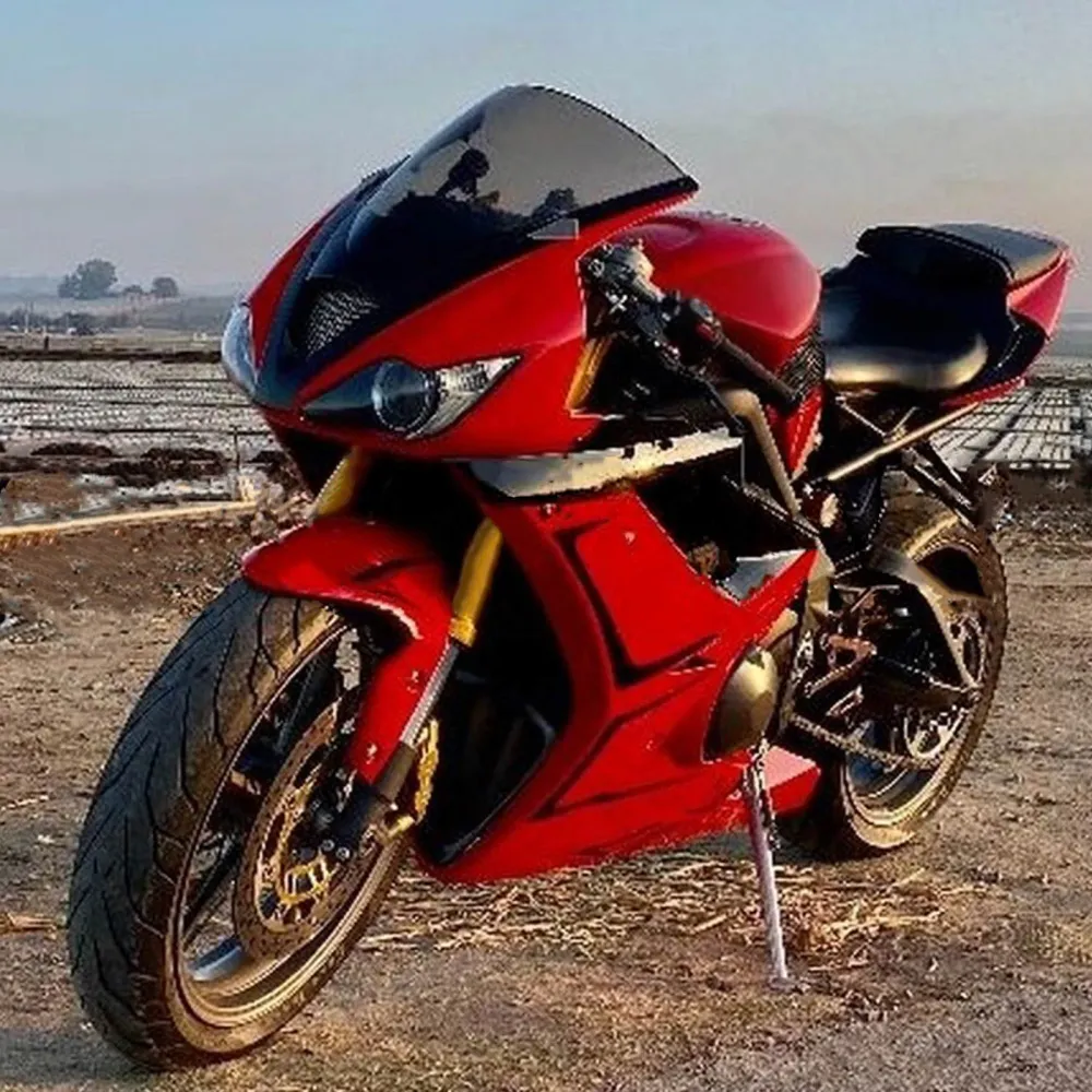 Amotopart Triumph 2006-2008 Daytona 675 Red met zwarte lijn kuipkit