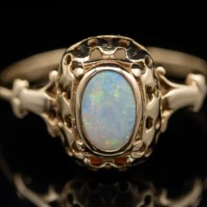 Bezel Set Australian Opal Goud Solitaire Ring