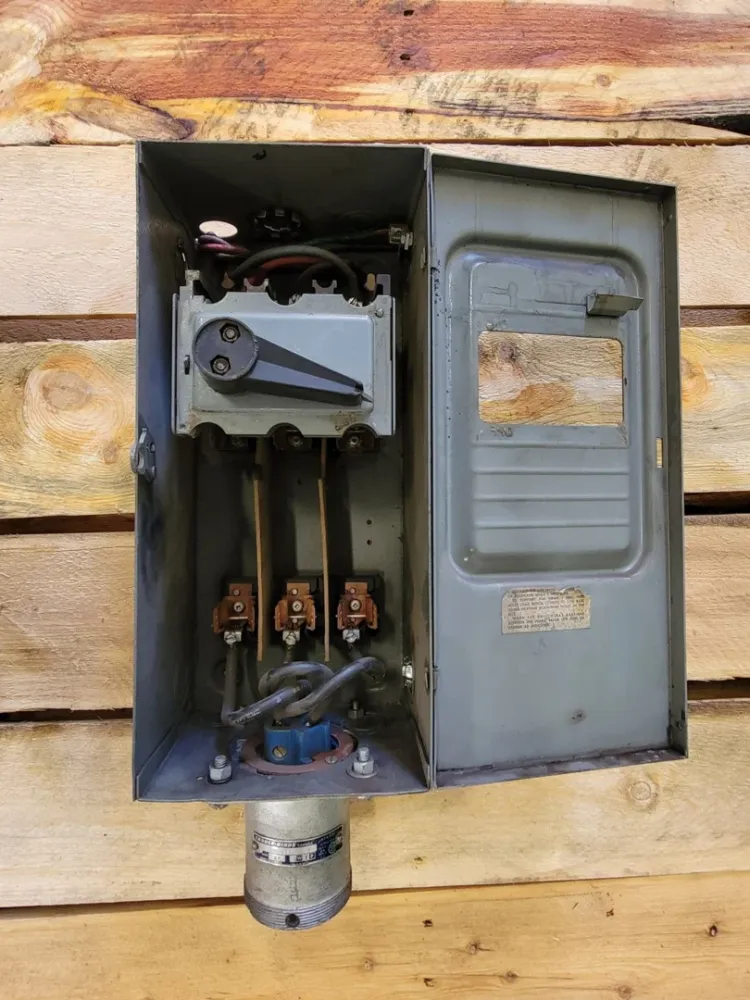 40 Amp, 3 Pole, 600 volts, Fusible Disconnect Switch w/ 60 Amp Receptacle met 2 Jaar Garantie