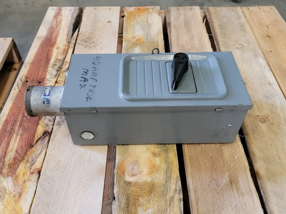 40 Amp, 3 Pole, 600 volts, Fusible Disconnect Switch w/ 60 Amp Receptacle met 2 Jaar Garantie